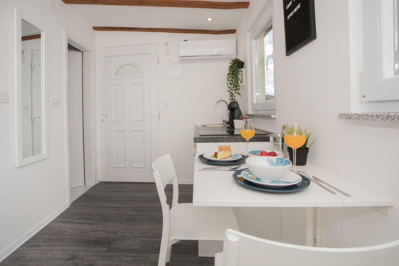 Studio Apartment Skatula Skradin Esterno foto