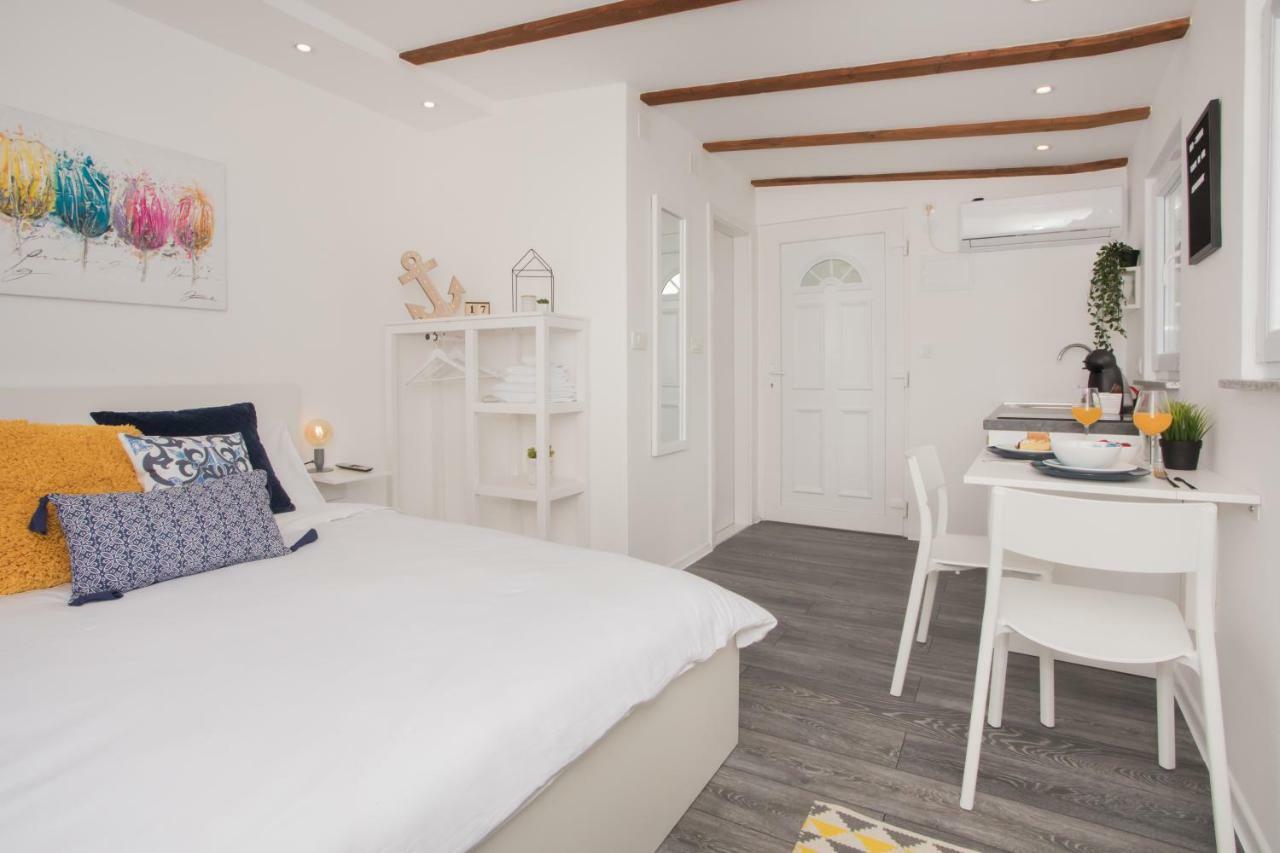 Studio Apartment Skatula Skradin Esterno foto
