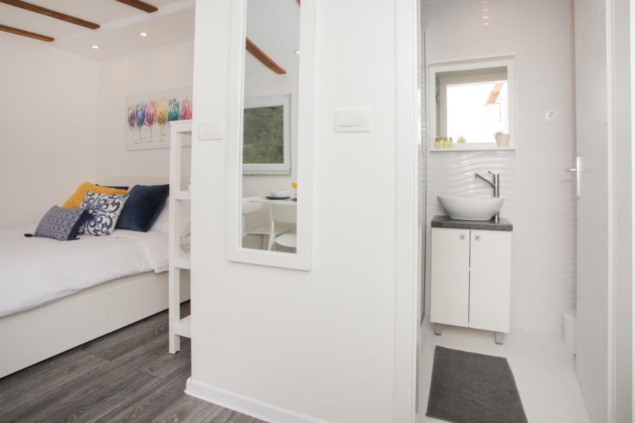 Studio Apartment Skatula Skradin Esterno foto