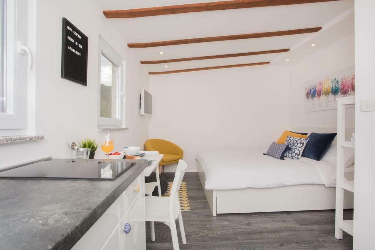 Studio Apartment Skatula Skradin Esterno foto