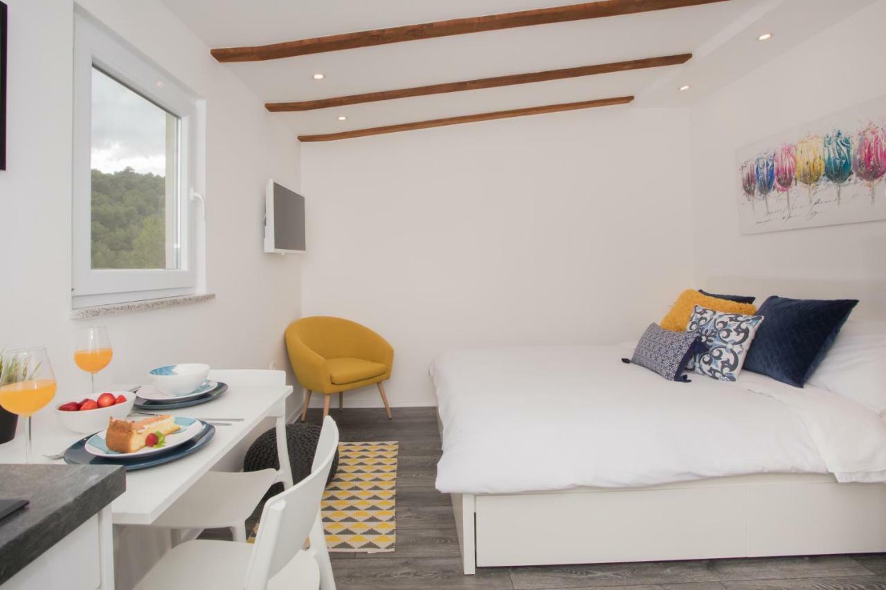 Studio Apartment Skatula Skradin Esterno foto